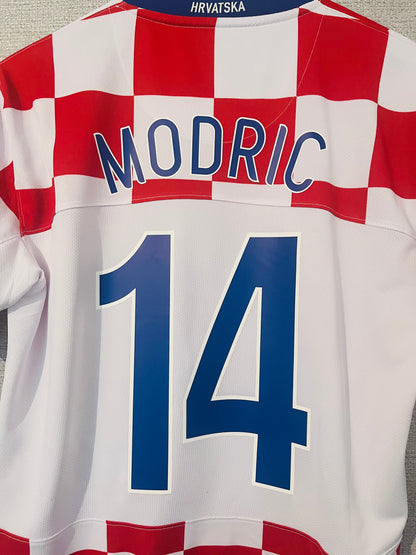 Croatia home football shirt
Euro 2008 Modric Medium