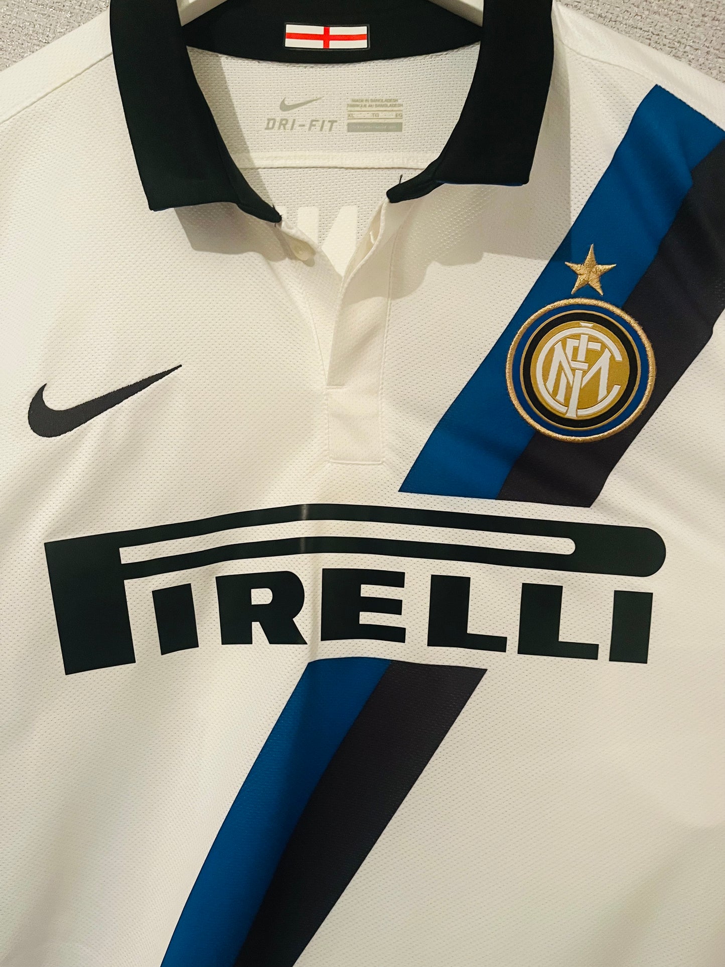 Inter Milan away football shirt
2011/12 Zanetti XL