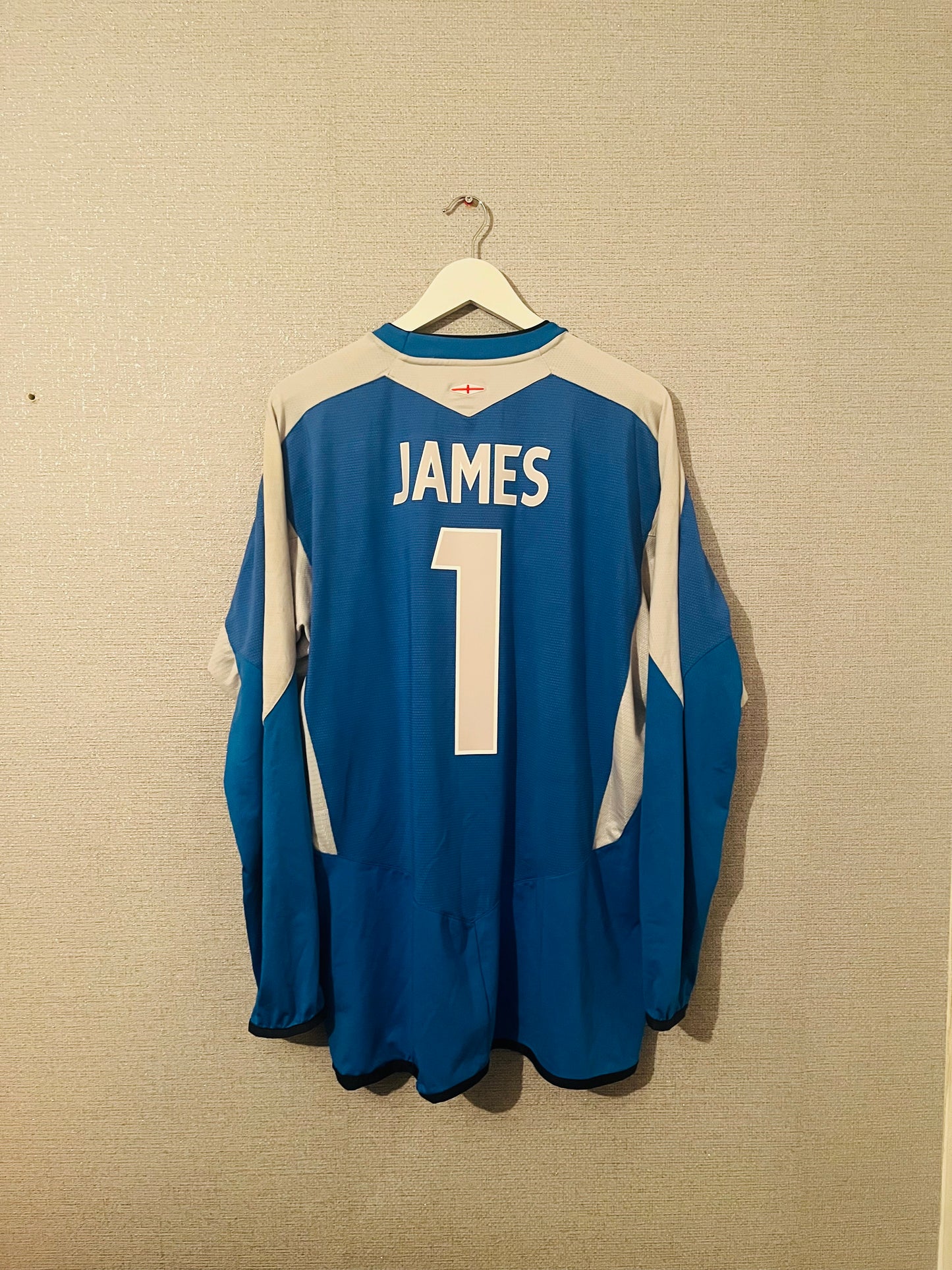 England goalkeeper football shirt
Euro 2004 James XXL