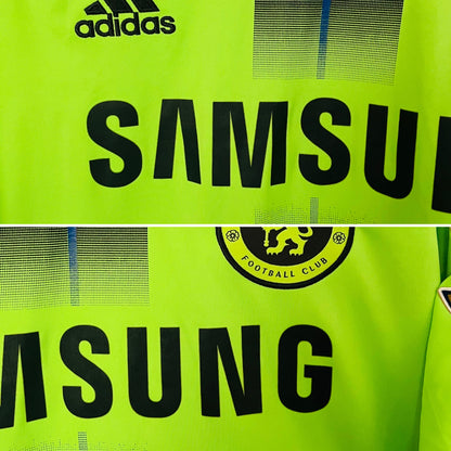 Chelsea third football shirt
2010/11 Drogba Medium