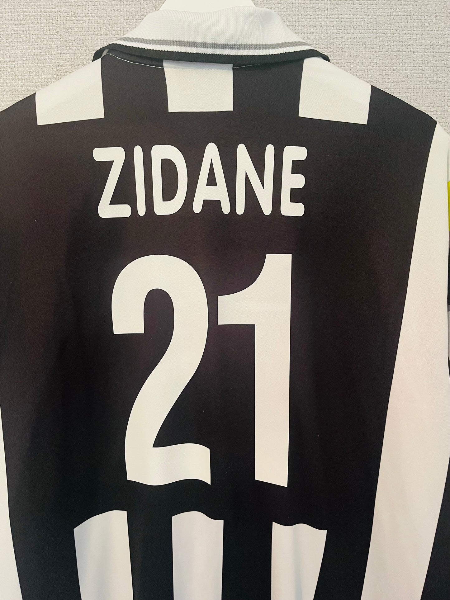 Juventus home football shirt 2000/01 Zidane XL