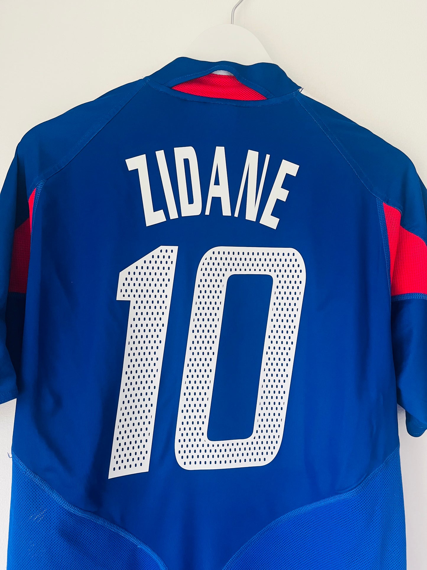 France home football shirt
Euro 2004 Zidane Medium