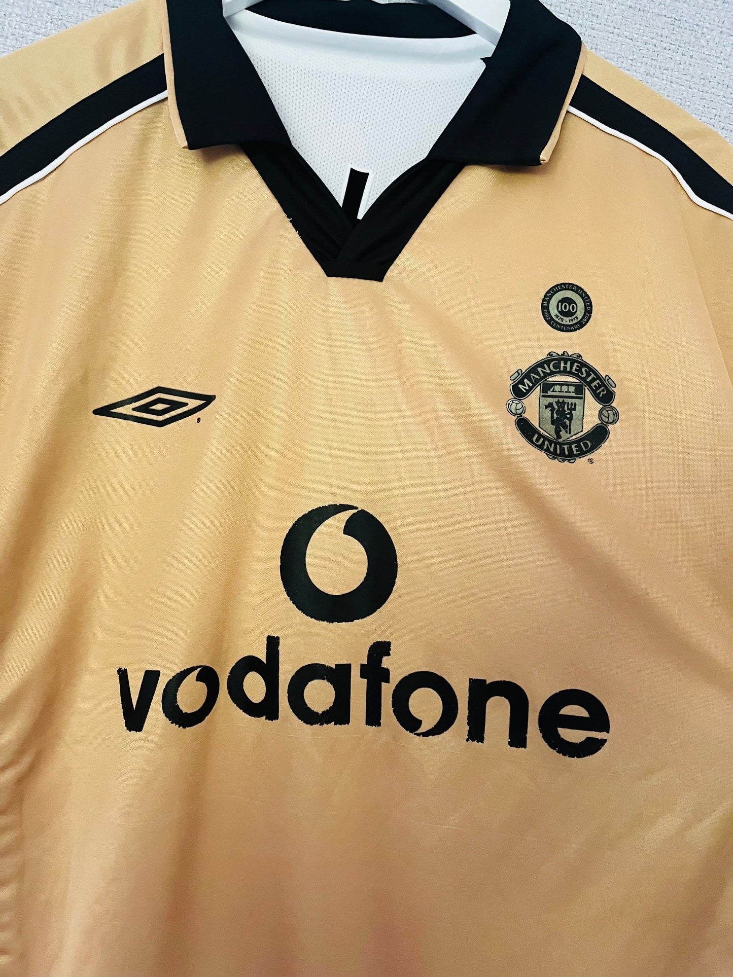 Manchester United away reversible football shirt
2001/02 Beckham Large