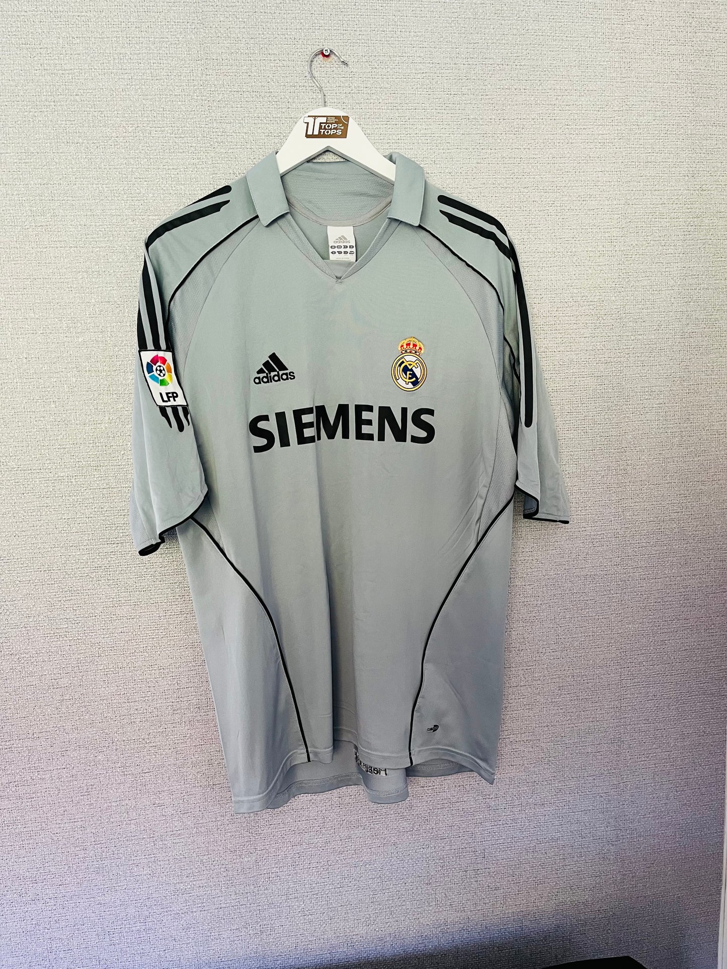Real Madrid third football shirt
2005/06 Zidane Large