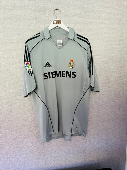 Real Madrid third football shirt
2005/06 Zidane Large