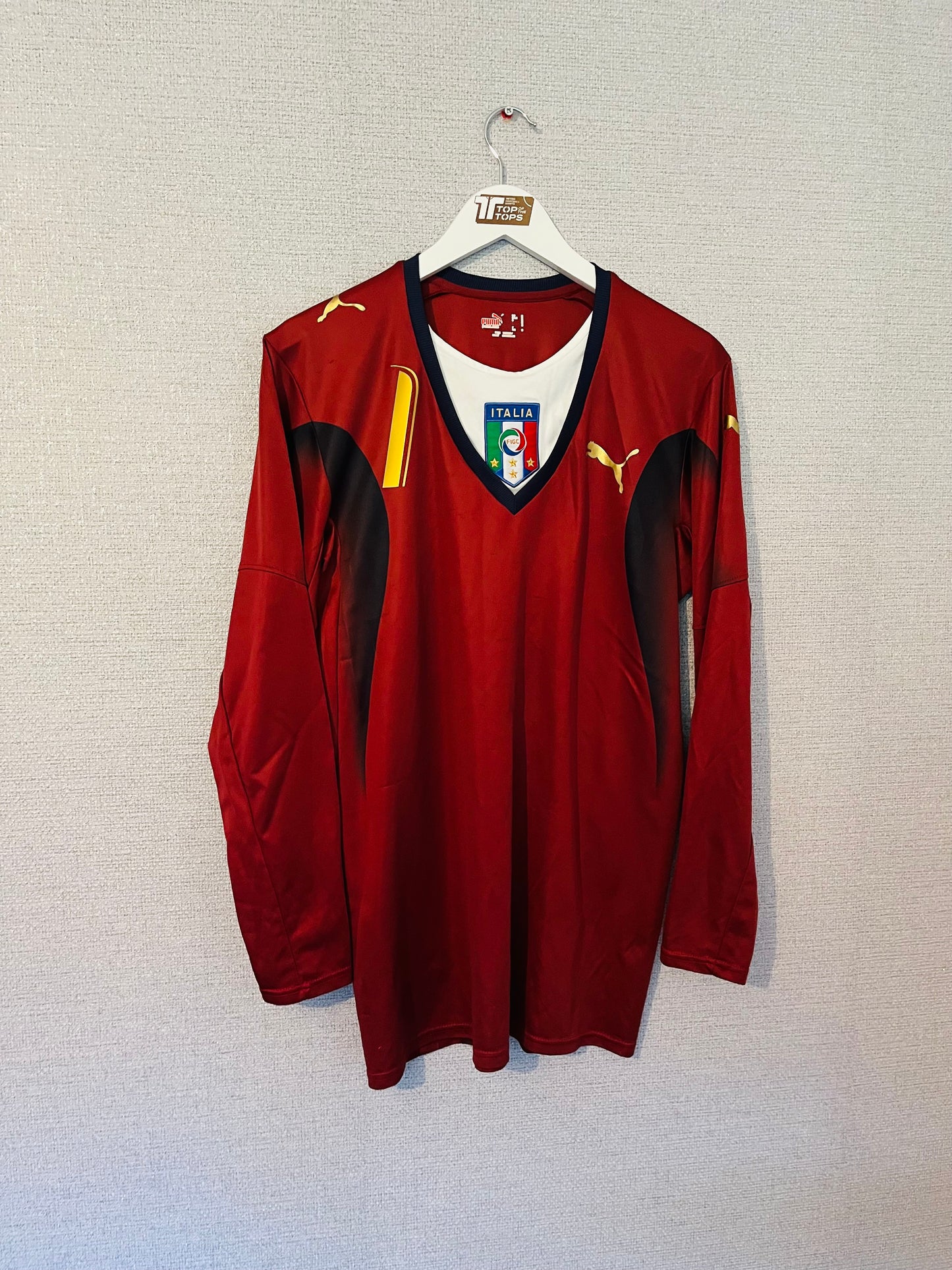 Italy goalkeeper football shirt 2006/07 Buffon Medium