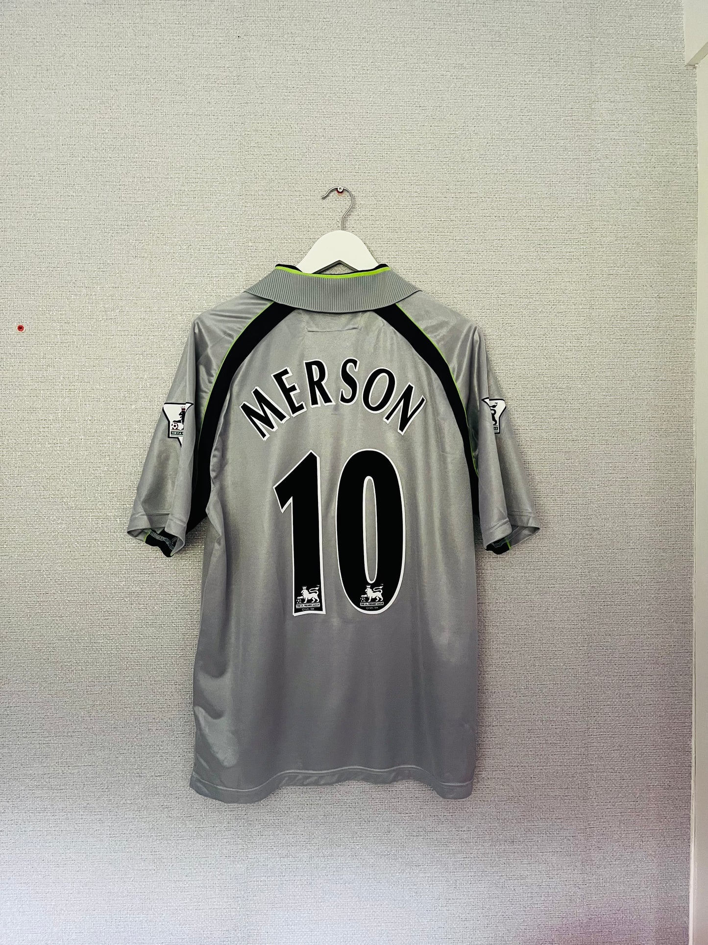Aston Villa away football shirt
2001/02 Merson Medium