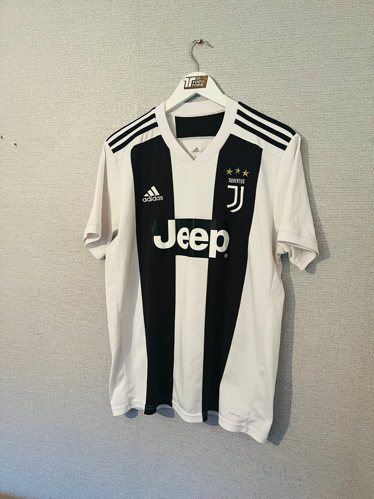 Juventus home football shirt 2018/19 CR7 Large