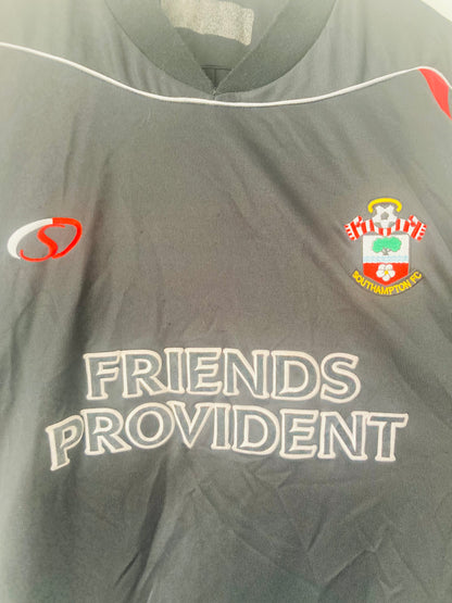 Southampton away football shirt
2001/02 XL