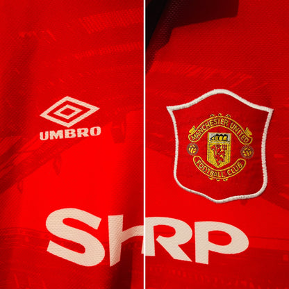 Manchester United home football shirt 1994/95 Giggs Large