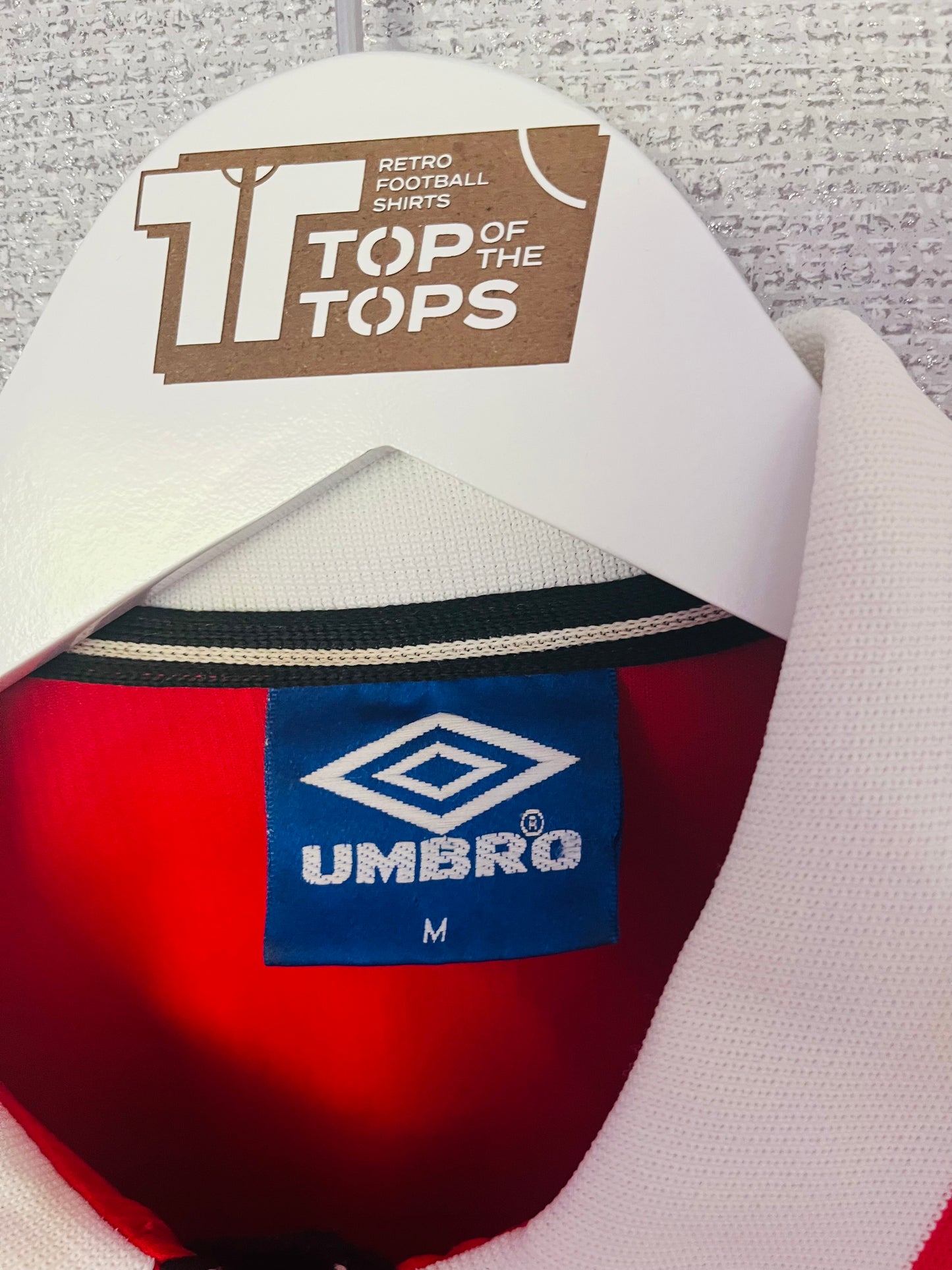 Manchester United home football shirt
1999/2000 Beckham Medium