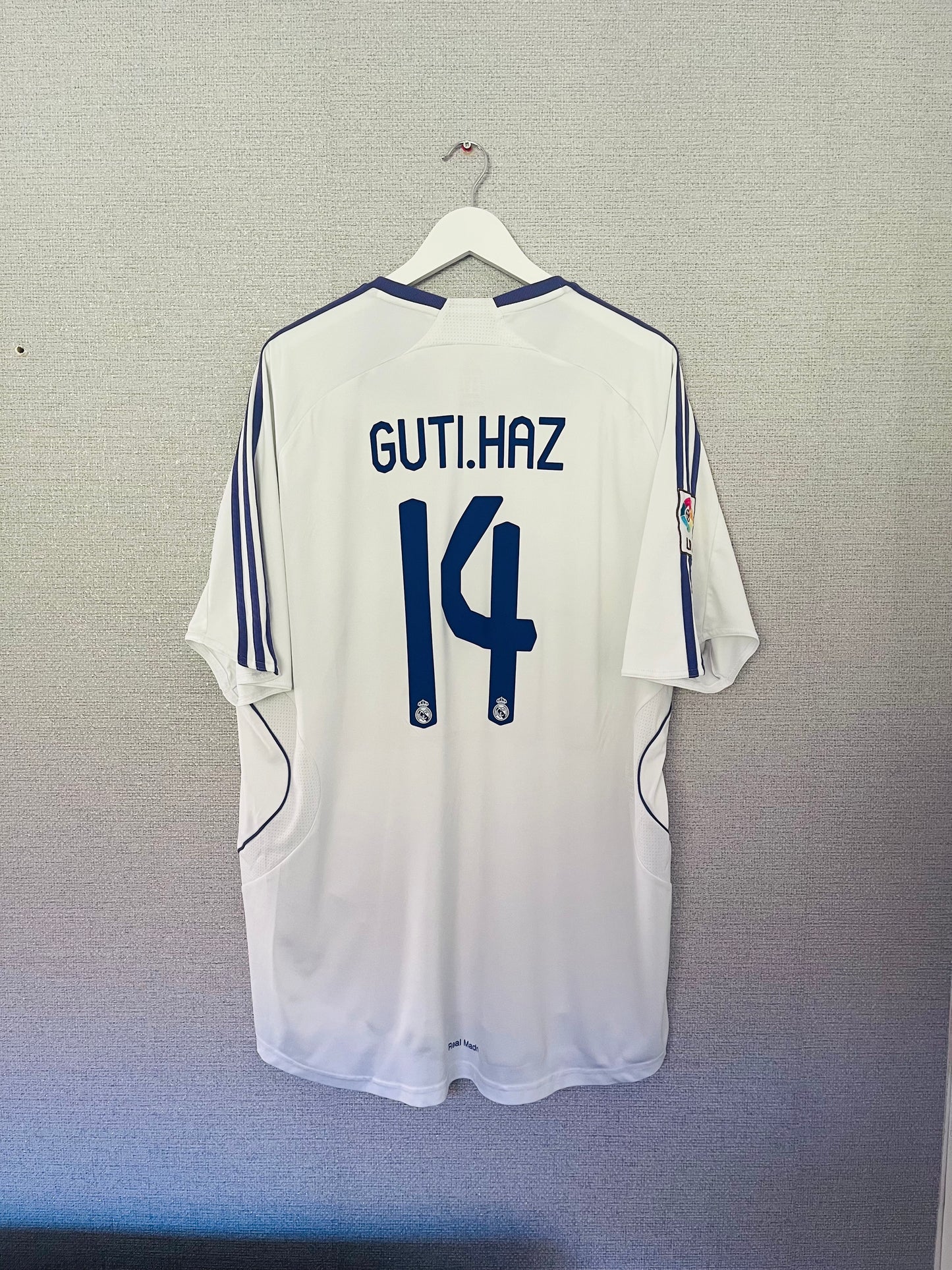 Real Madrid home football shirt
2007/08 Guti XXL