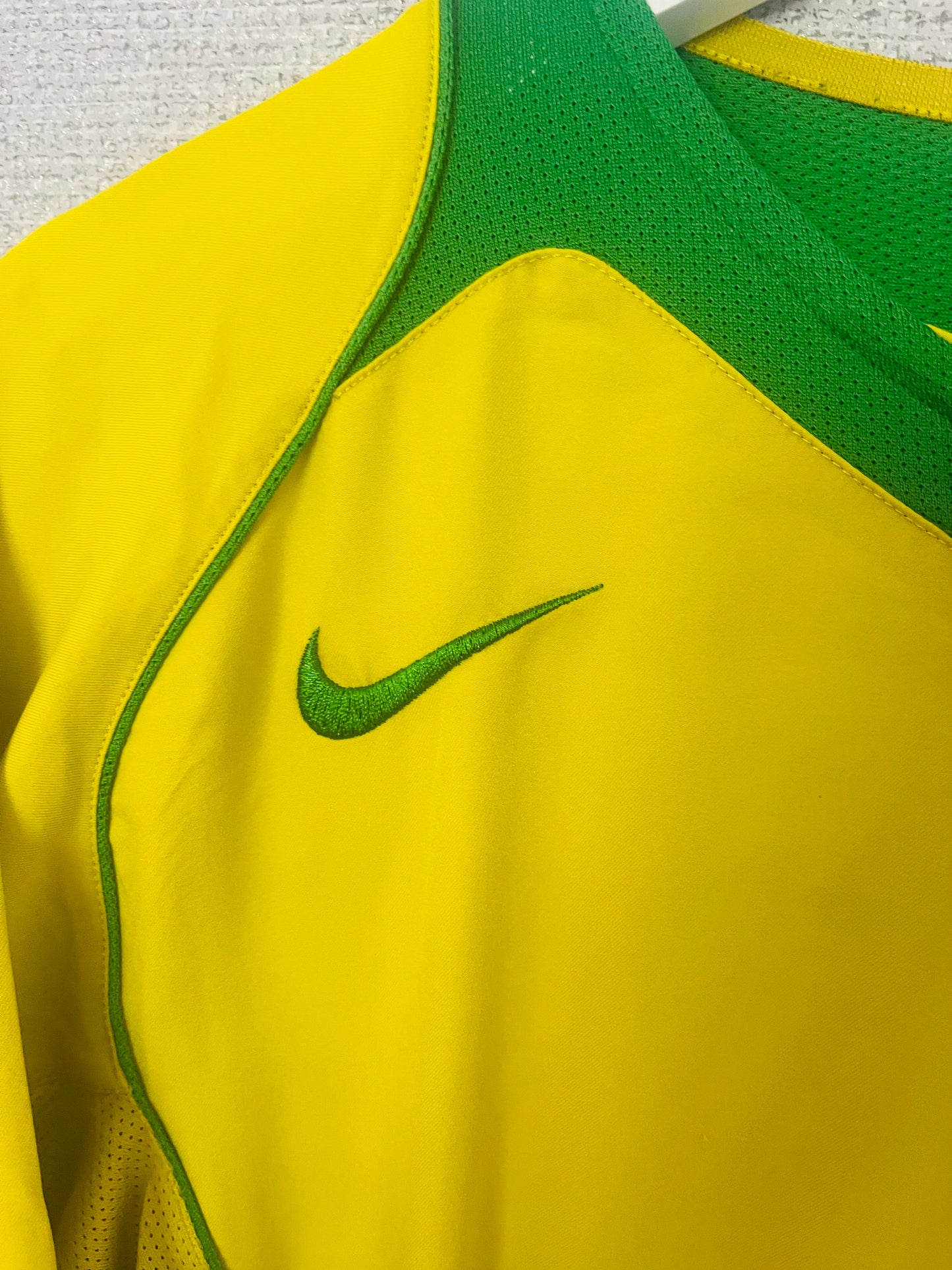 Brazil home football shirt
2004/06 Adriano Large