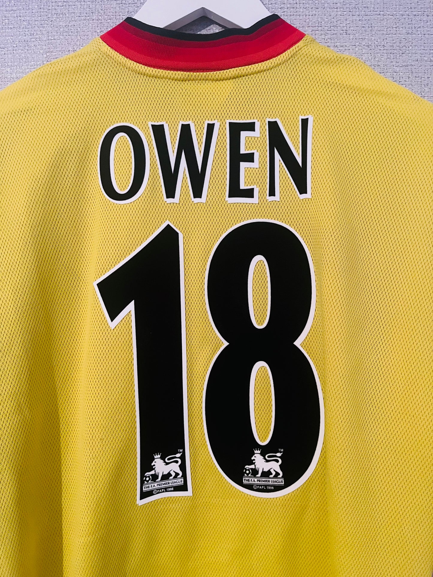 Liverpool away football shirt 1997/99 Owen Large