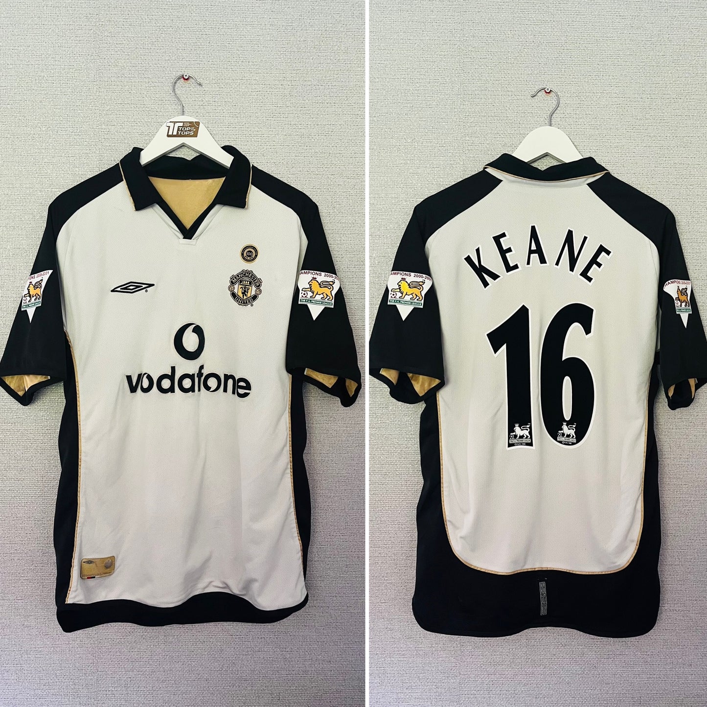 Manchester United away reversible football shirt
2001/02 Keane Medium