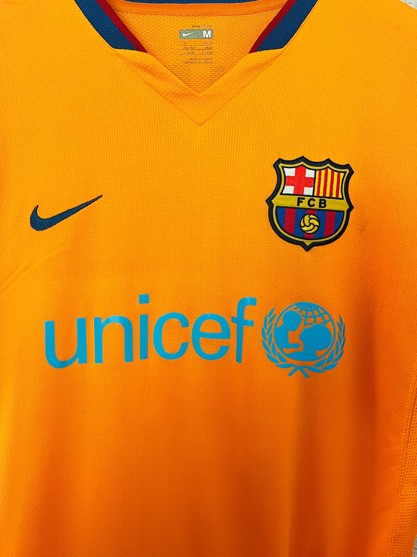 Barcelona away football shirt
2006/07 Ronaldinho Medium