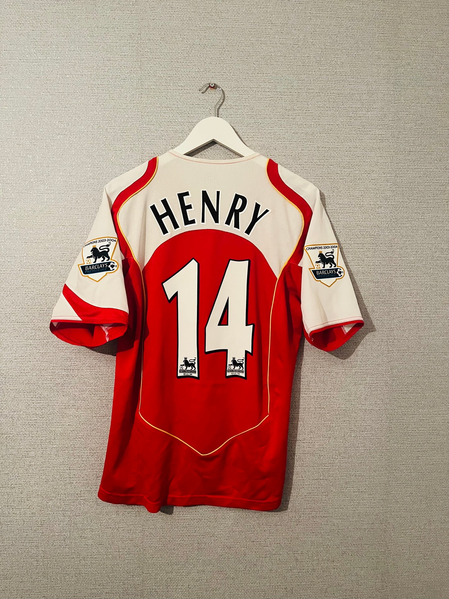 Arsenal home football shirt
2004/05 Henry Medium