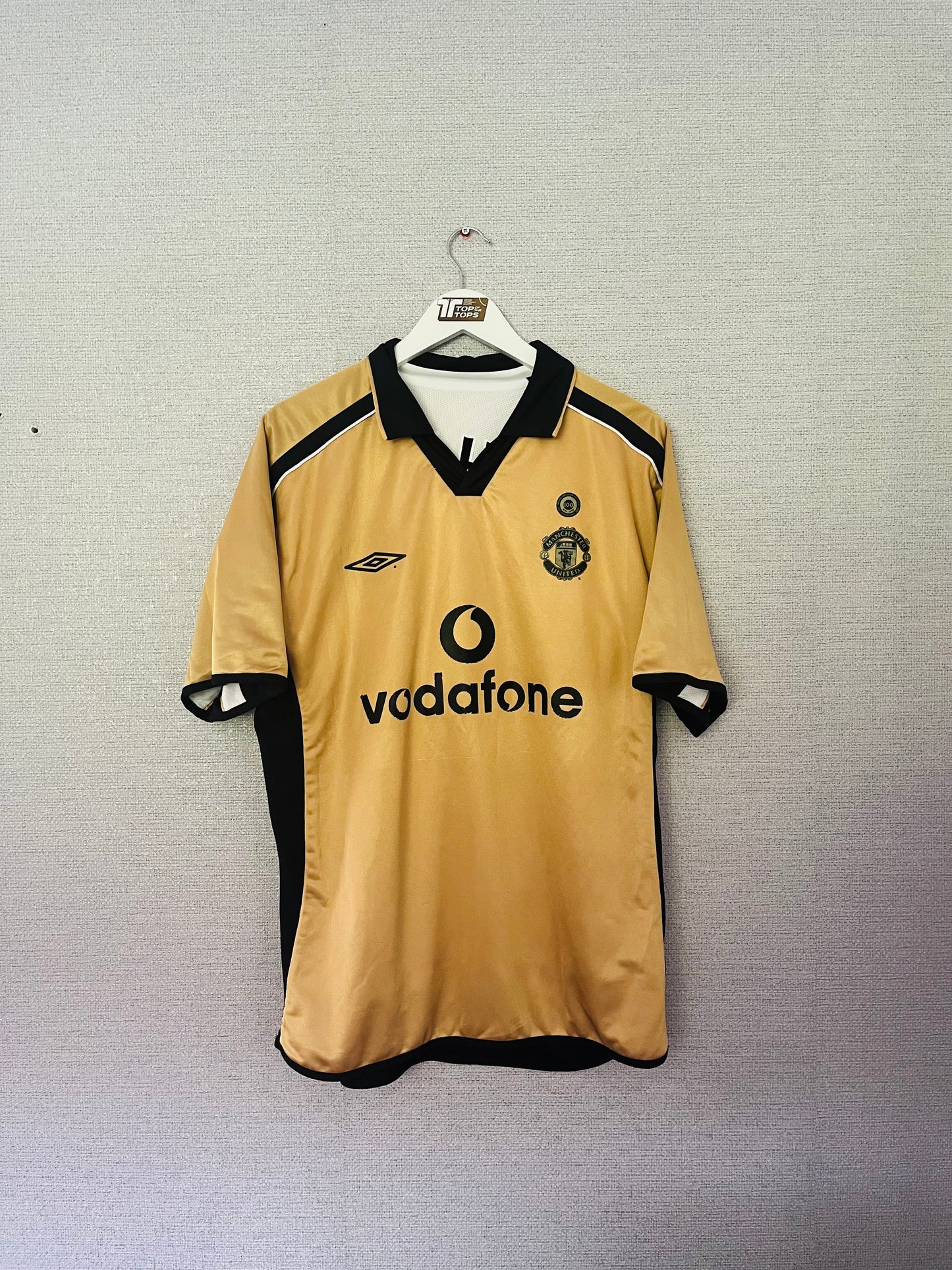 Manchester United away reversible football shirt
2001/02 Beckham Large