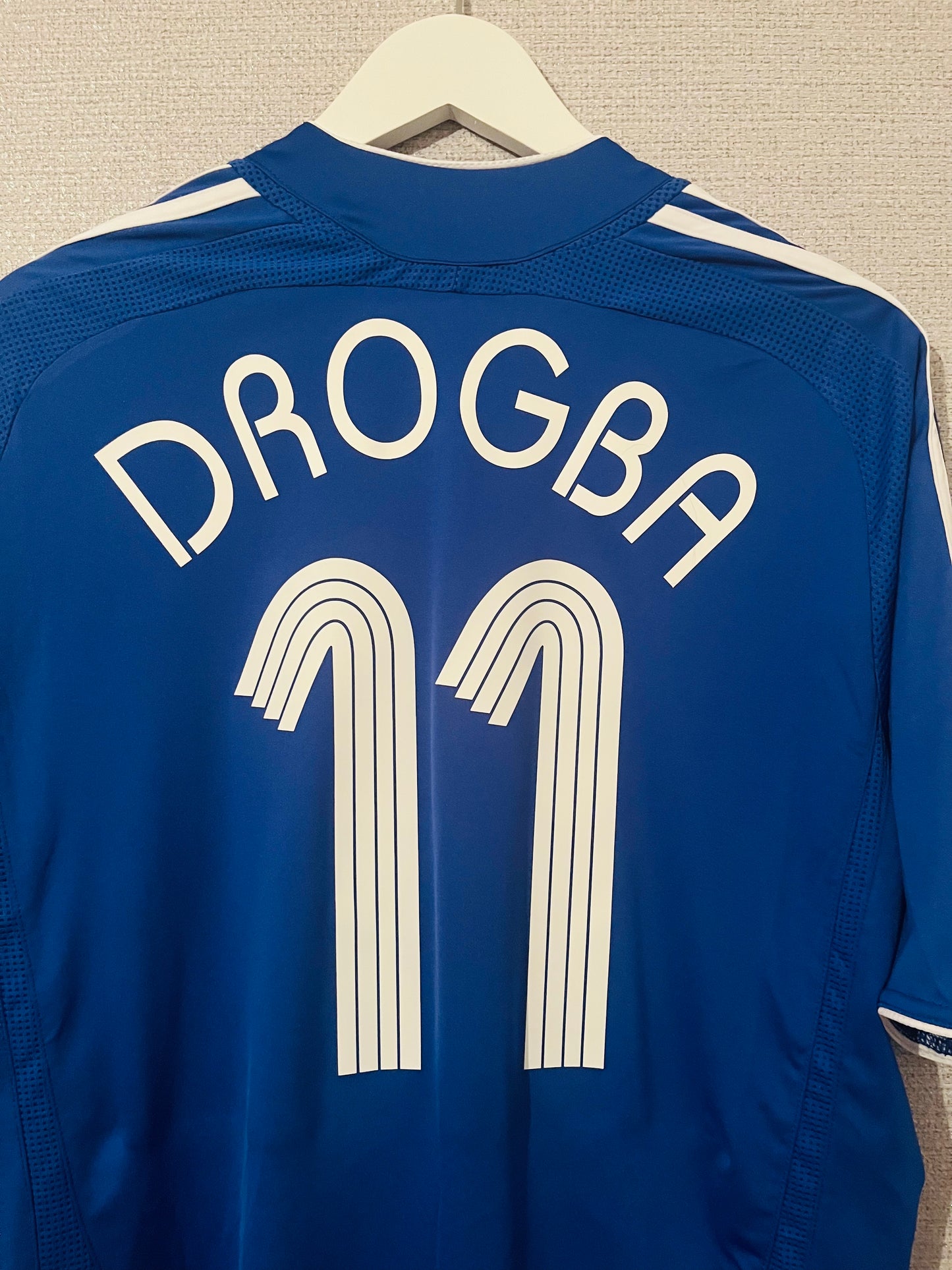 Chelsea home football shirt
2006/08 Drogba Large