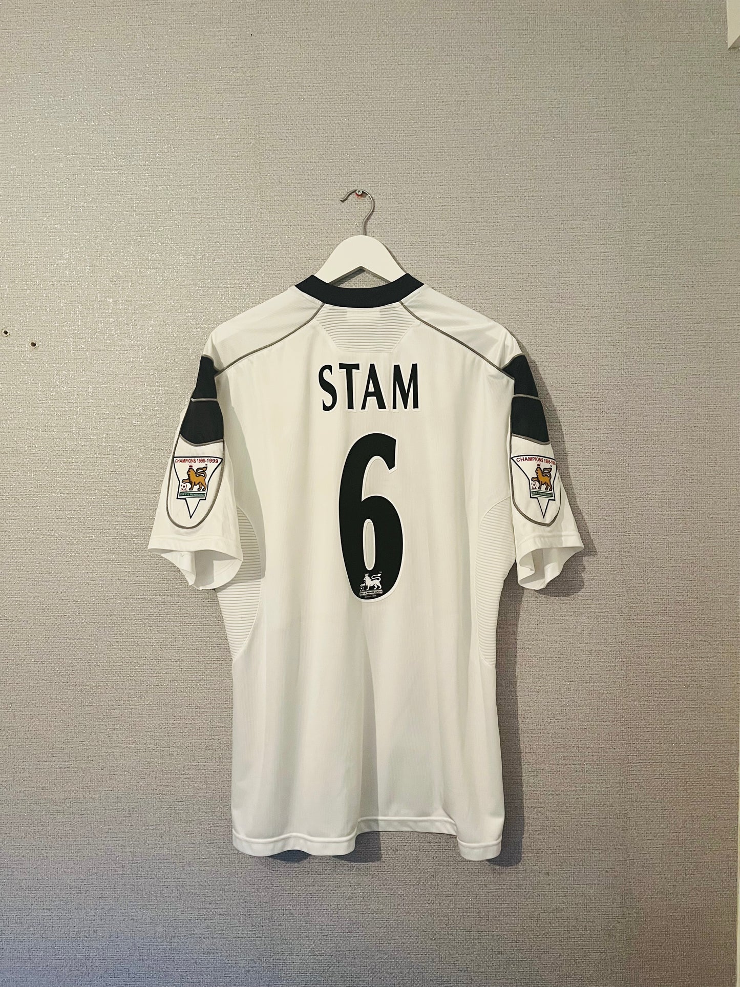 Manchester United away football shirt 1999/2000 Stam XL