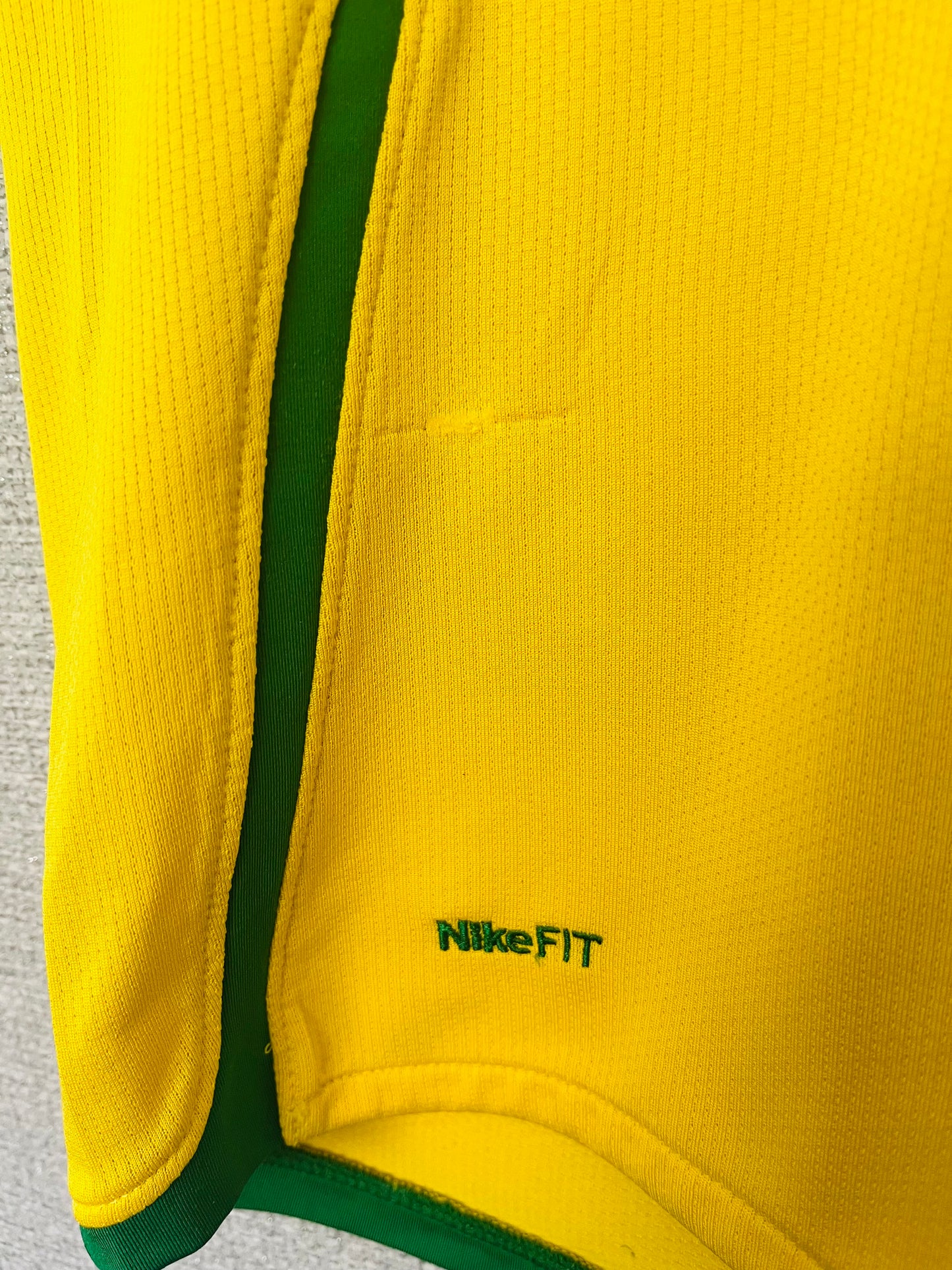 Brazil home football shirt 2008/10 Ronaldinho Medium