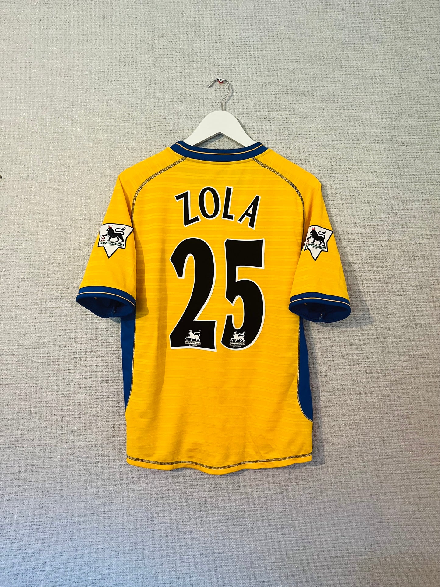 Chelsea away football shirt 2000/02 Zola medium