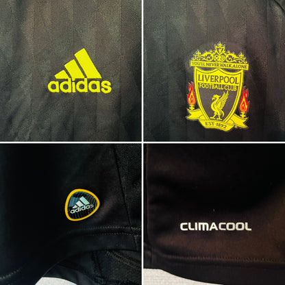 Liverpool third football shirt
2010/12 Suarez Large