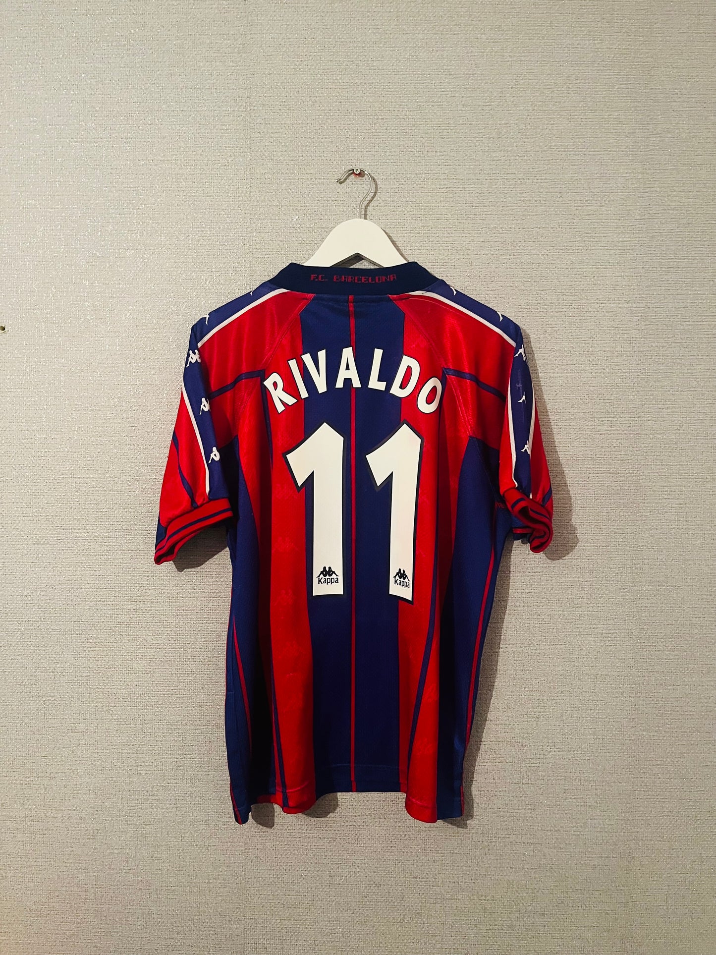 Barcelona home football shirt
1997/98 Rivaldo Medium
