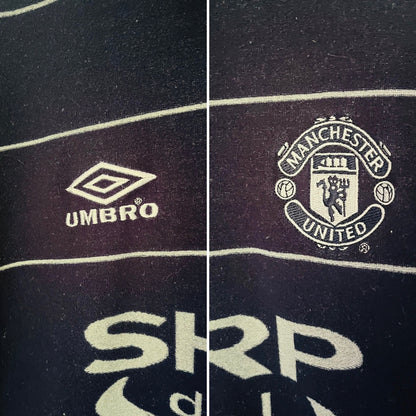 Manchester United away football shirt 1999/2000 Beckham Large