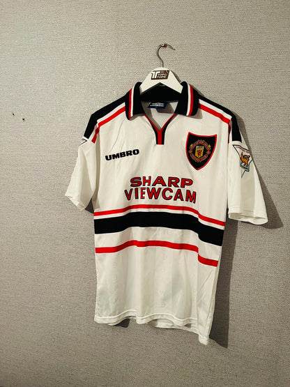 Manchester United away football shirt 1997/98 Beckham