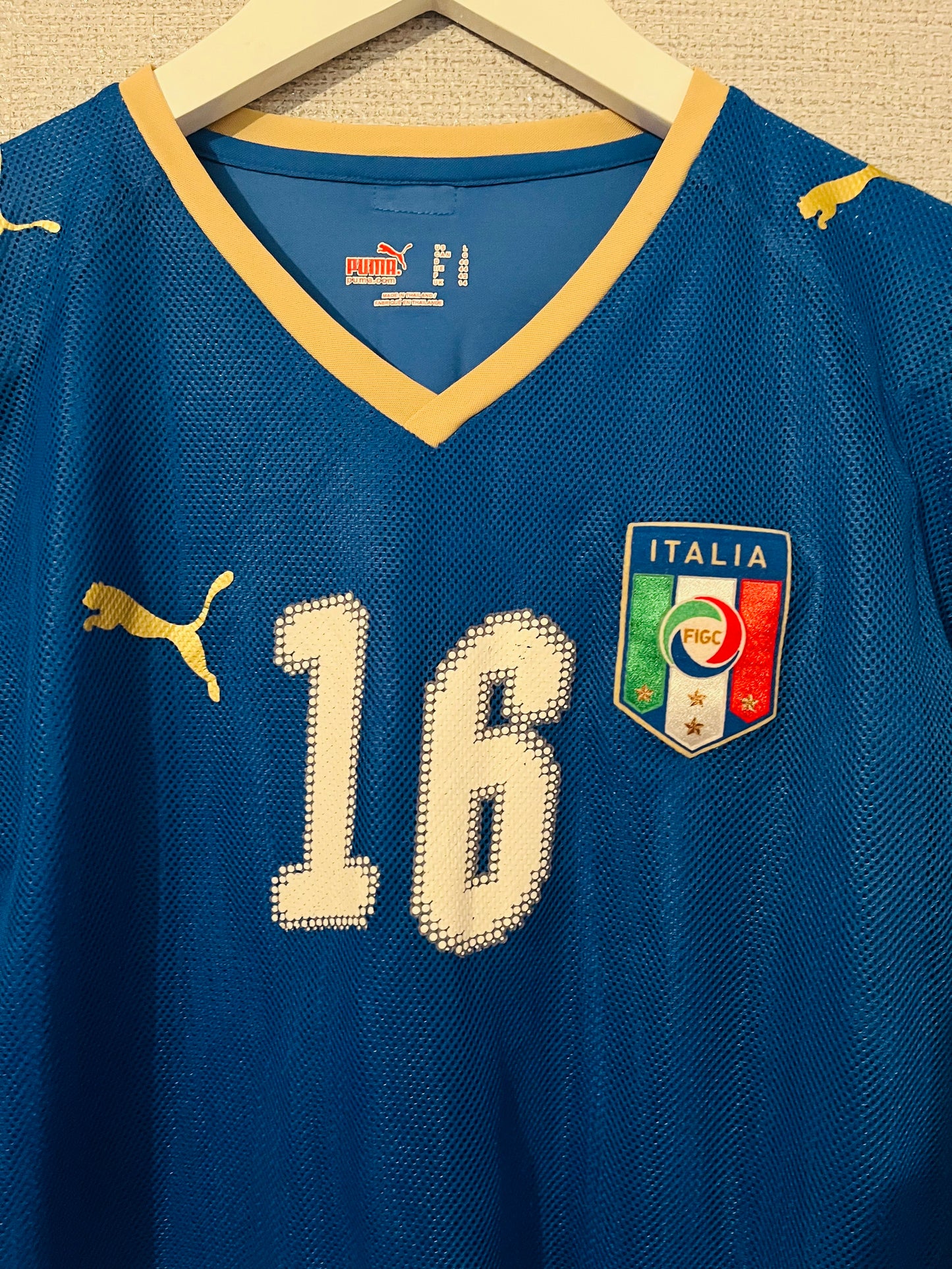 Italy home football shirt player version 2007/09 Camoranesi Small