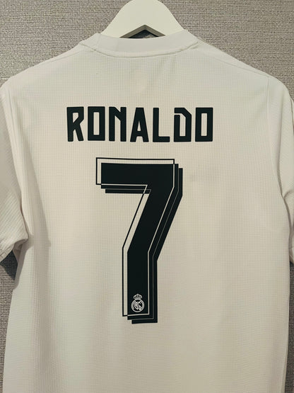 Real Madrid home football shirt
2015/16 CR7 Medium