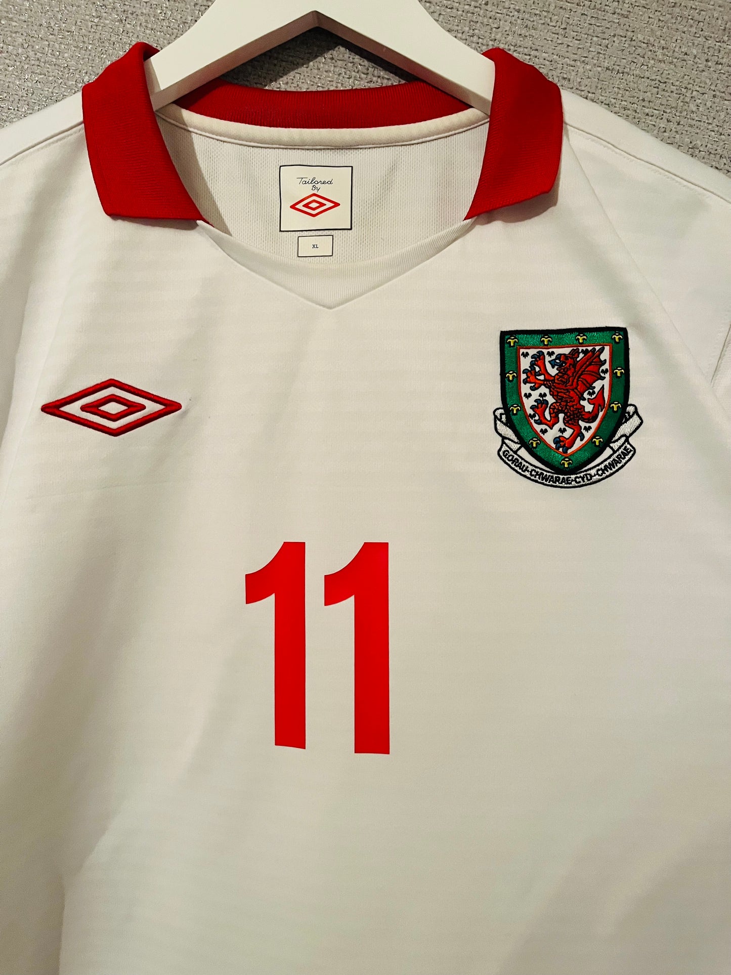 Wales away football shirt
2010/11 Bale XL
