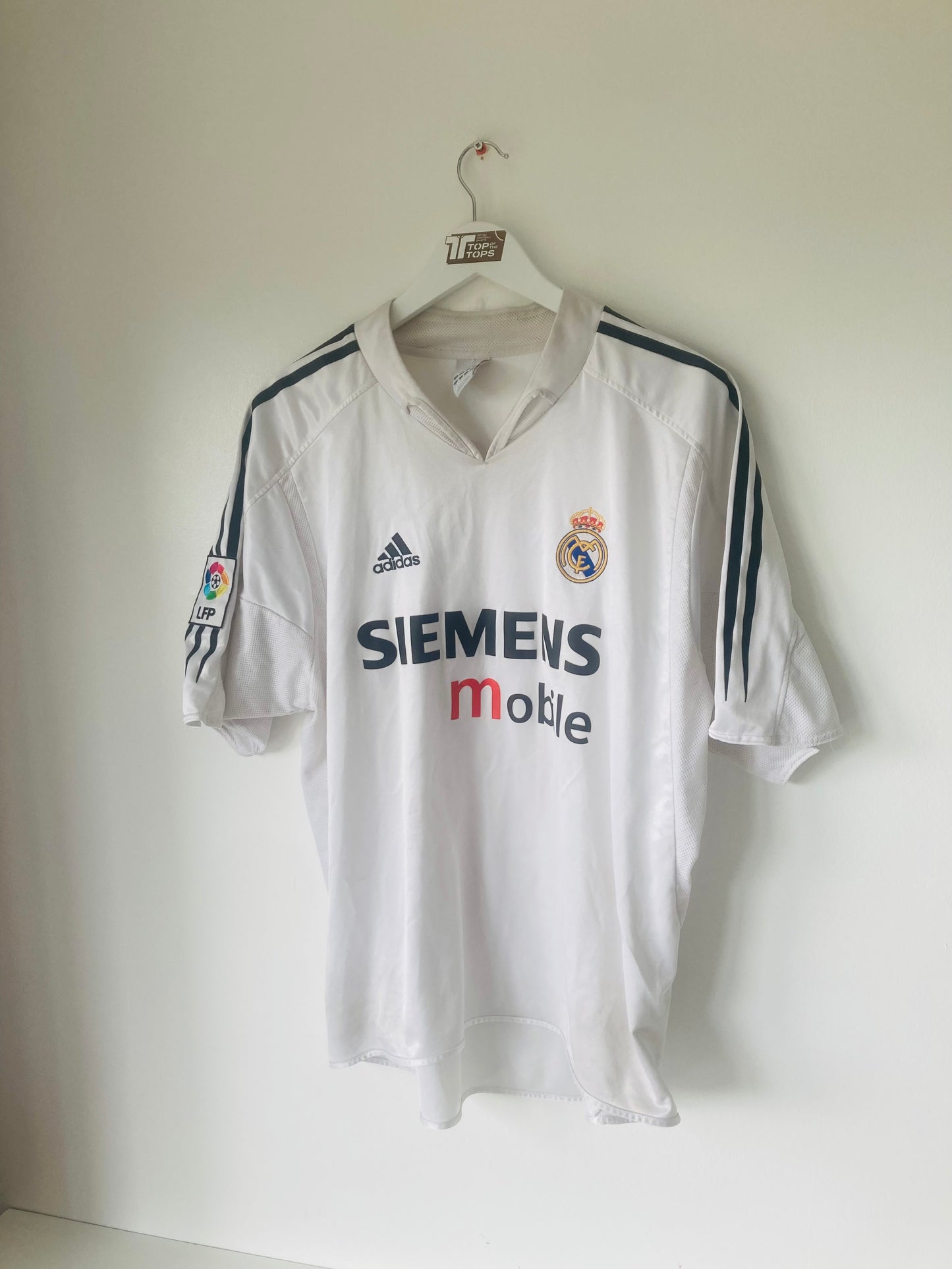 Real Madrid home football shirt
2004/05 Zidane XL