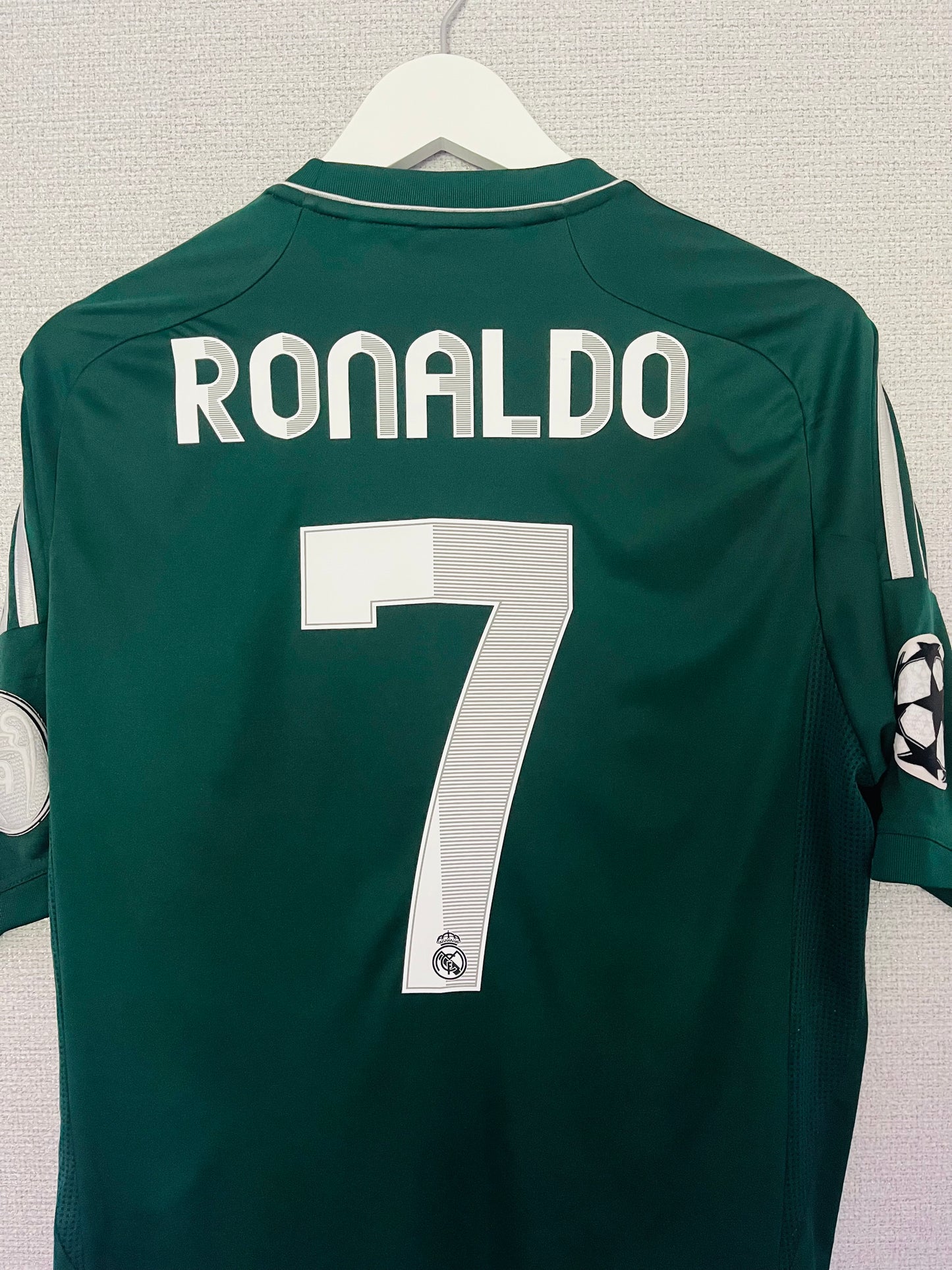 Real Madrid third football shirt
2012/13 CR7 Medium