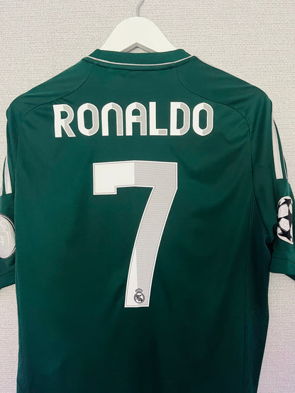 Real Madrid third football shirt
2012/13 CR7 Medium