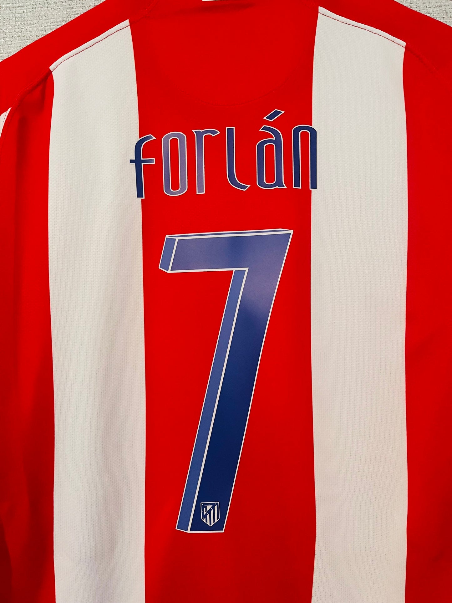 Atletico Madrid home football shirt
2007/08 Forlan Medium