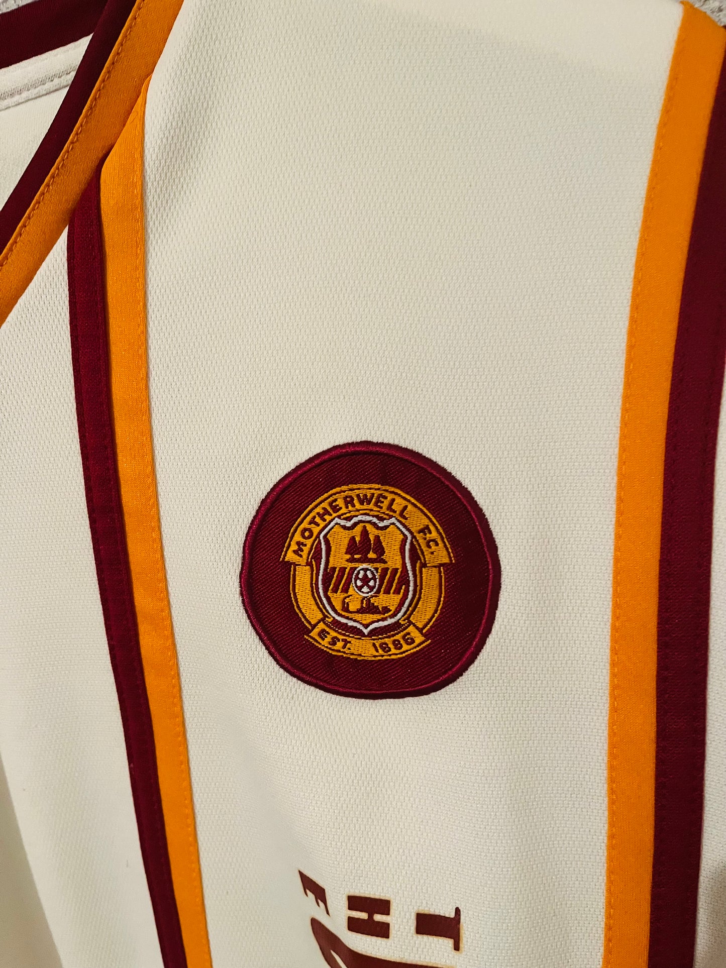Motherwell away football shirt
2003/04 Medium