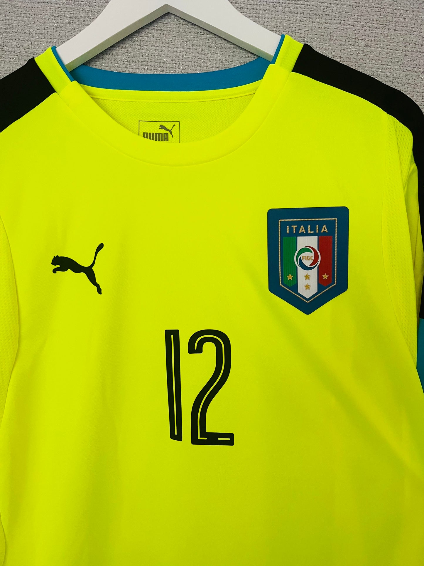 Italy goalkeeper football shirt 2016/17 Donnarumma XL