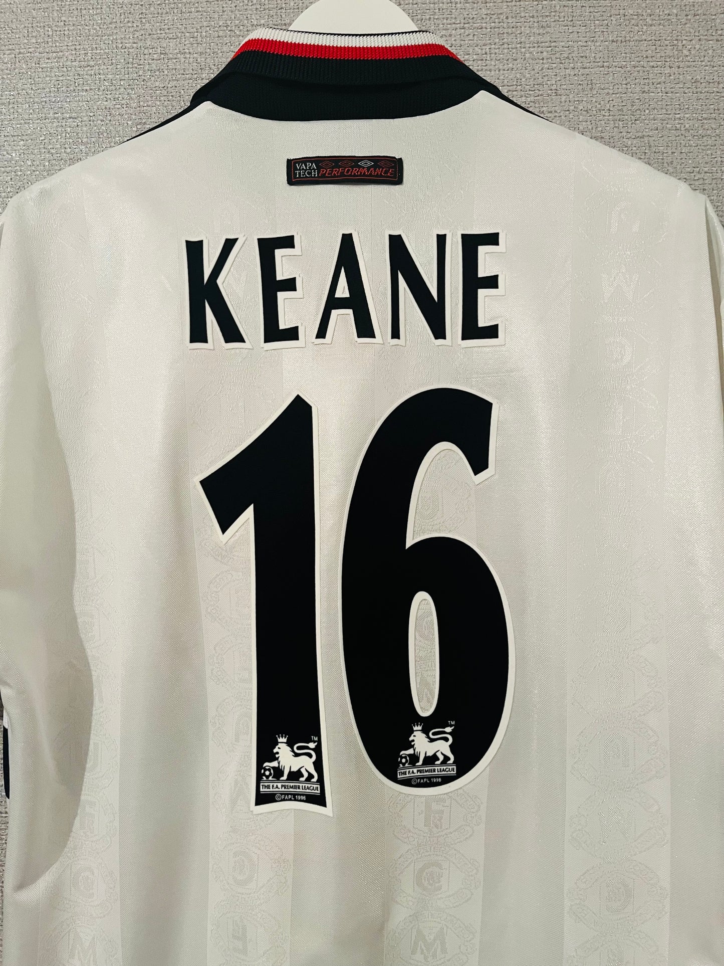 Manchester United away football shirt 1997/99 Keane Medium