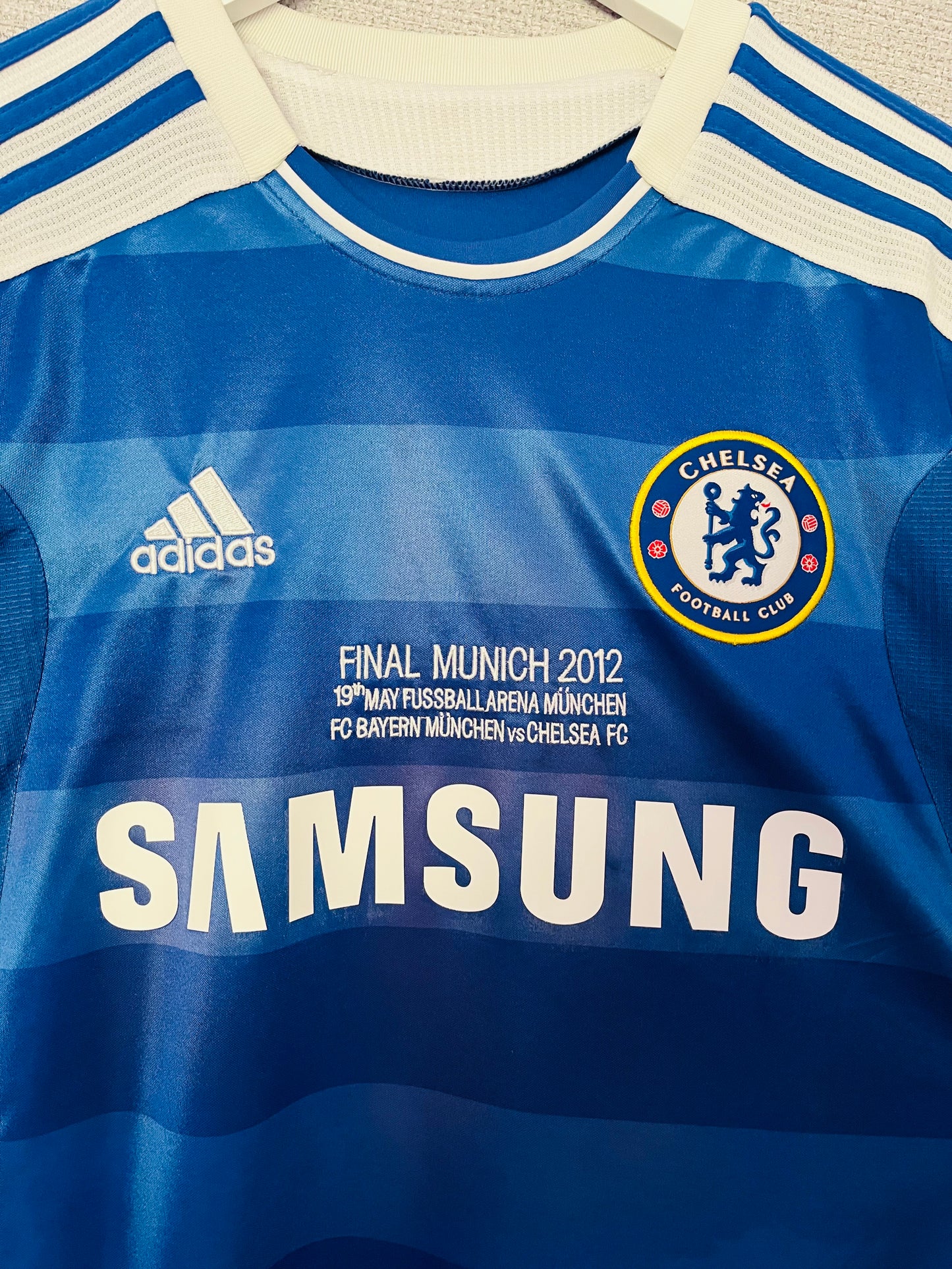Chelsea home football shirt
2011/12 Drogba Medium