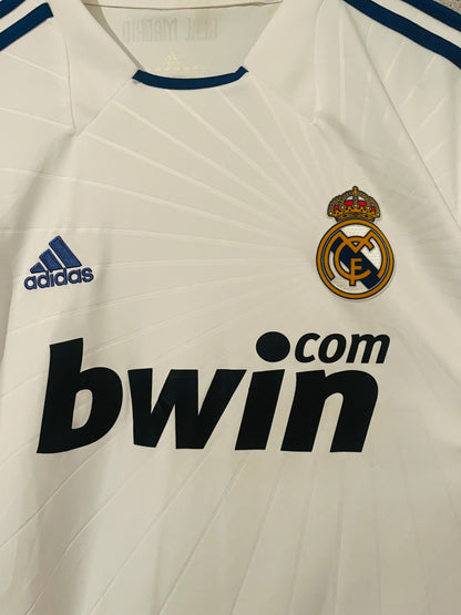 Real Madrid home football shirt
2010/11 CR7 Medium