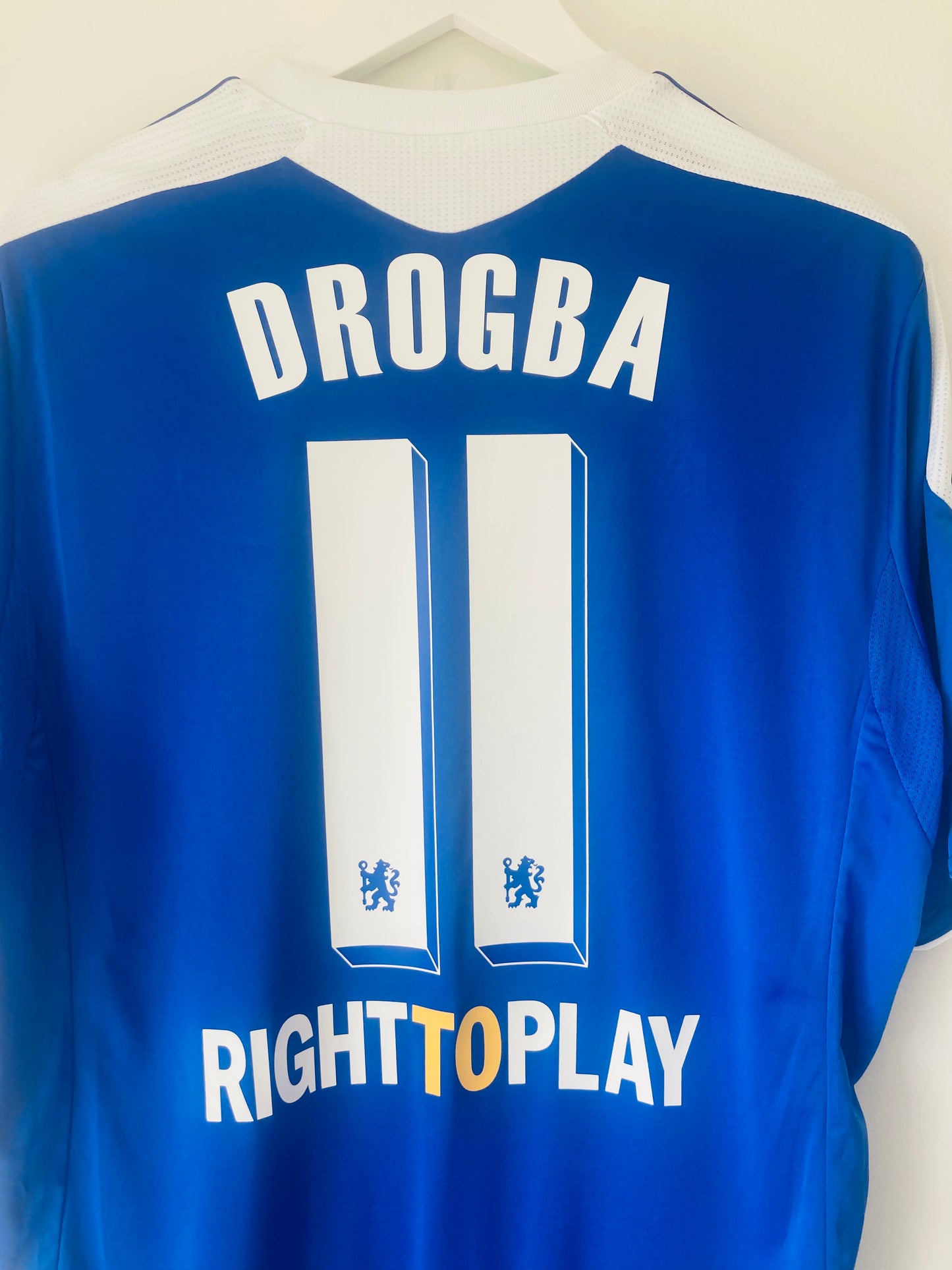 Chelsea home football shirt 2011/12 Drogba Large