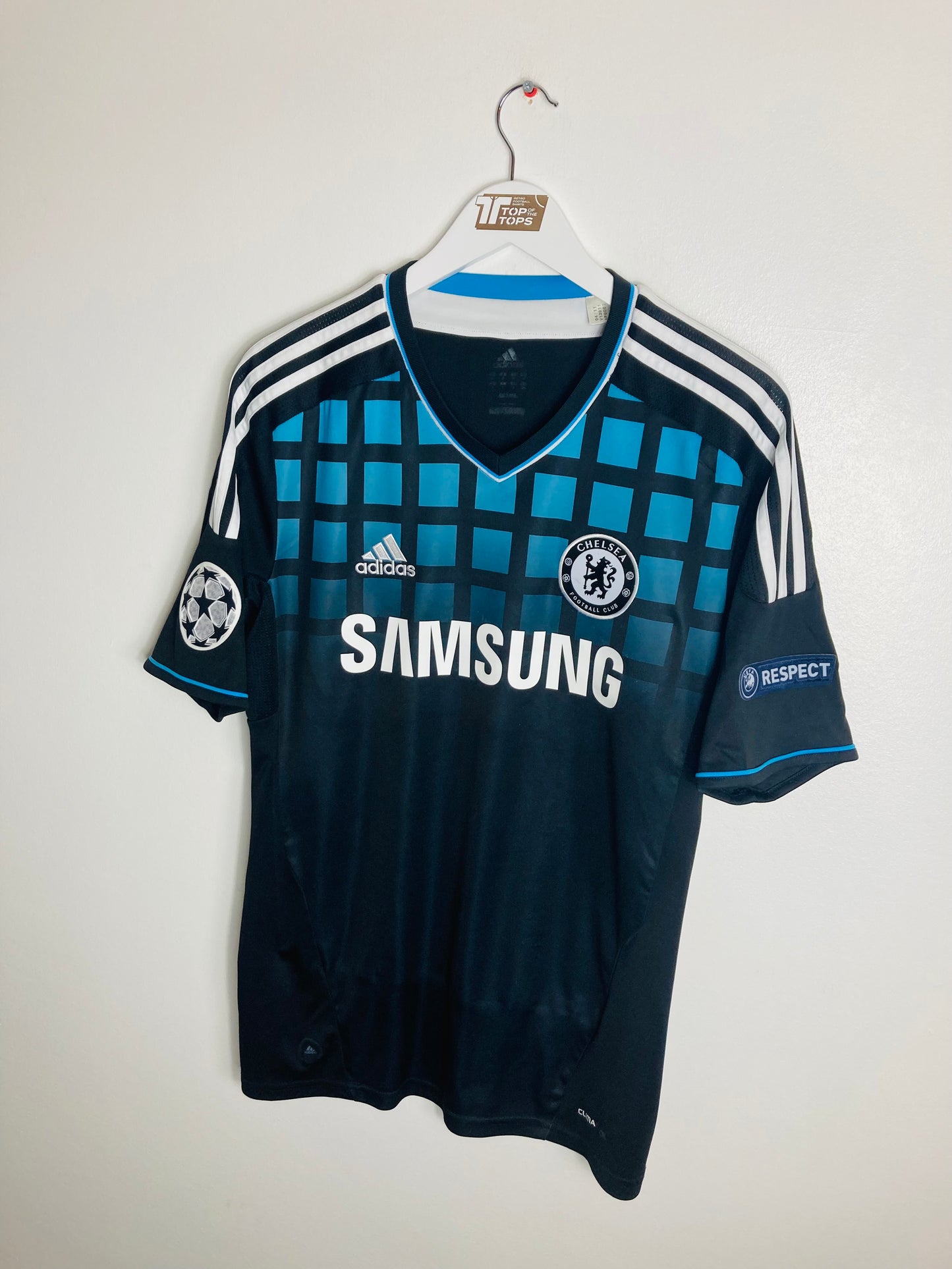 Chelsea away football shirt

2011/12 Drogba medium