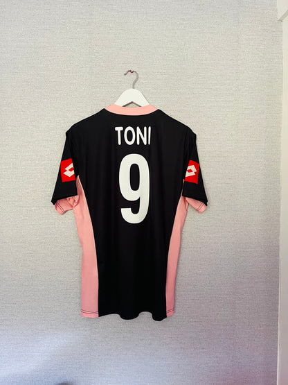 Palermo away football shirt
2004/05 Toni Medium