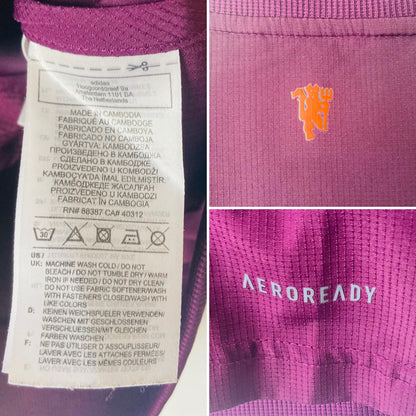 Manchester United football training jacket
2020/21 Small
