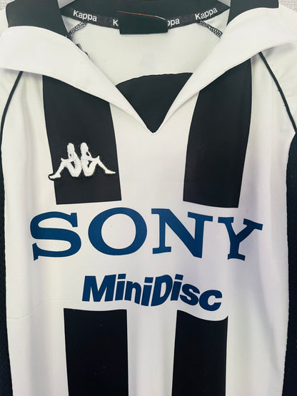 Juventus home football shirt 1997/98 Zidane Medium