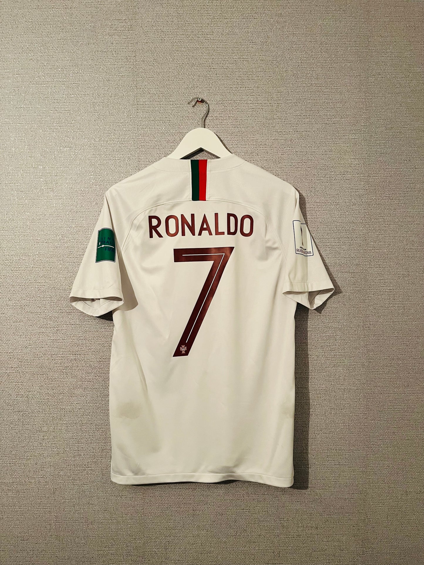 Portugal away football shirt        W/C 2018 CR7 Medium