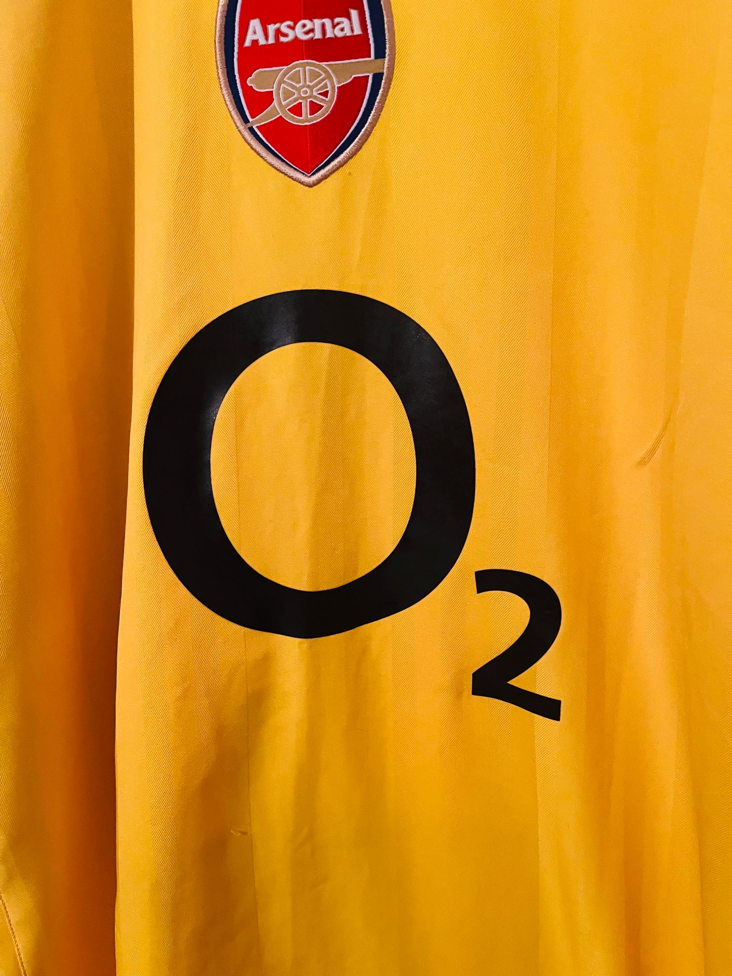 Arsenal away football shirt
2005/06 Henry XL
