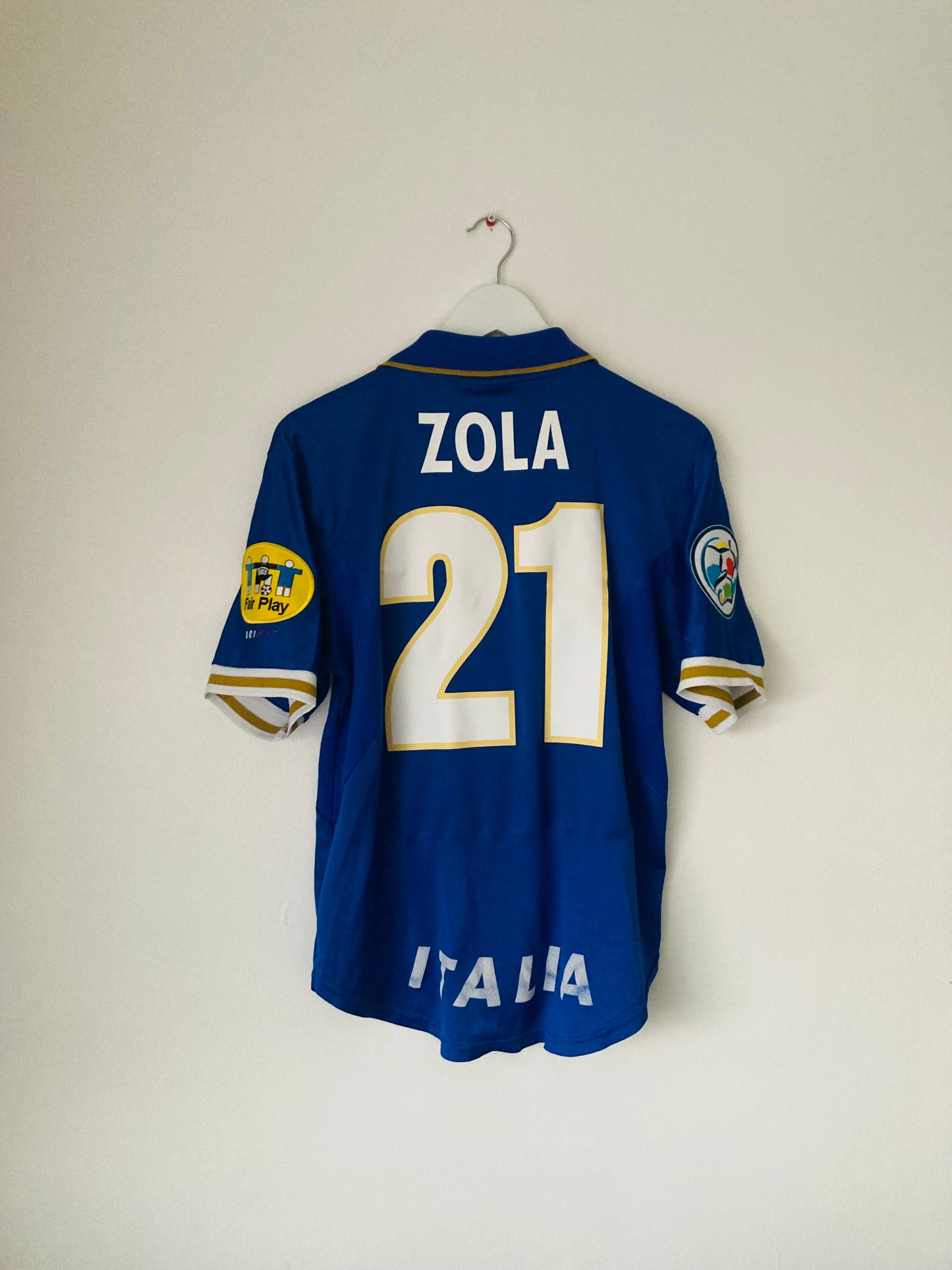 Italy home football shirt

Euro 1996 Zola medium